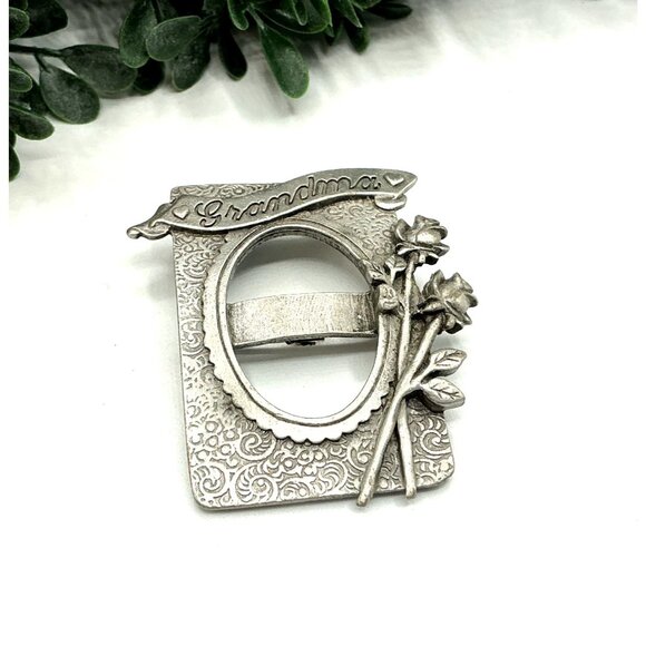 Grandma Brooch Pin With Floral Design and Ribbon Banner In Pewter Finish - Picture 3 of 5